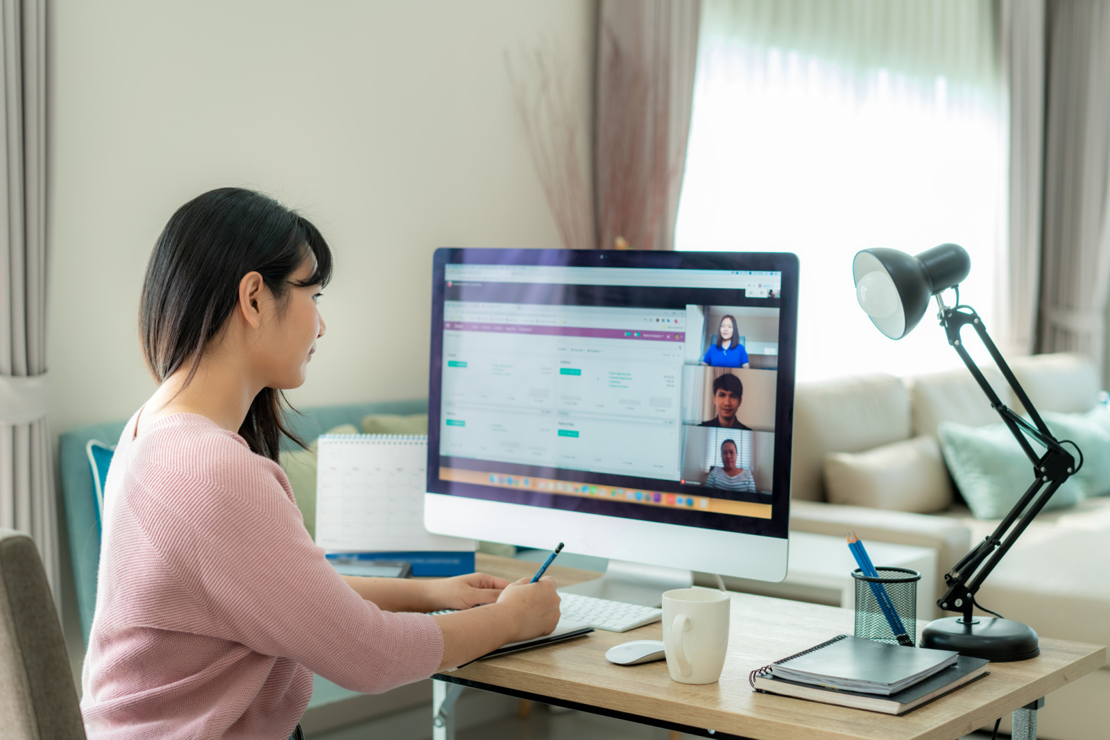 How to Boost Your Remote Team’s Wellbeing and Productivity: The Home Office Essentials