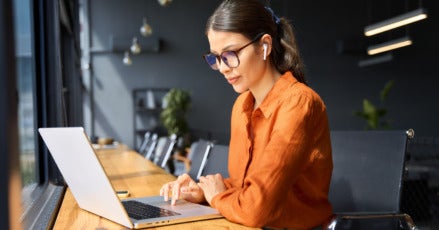 From Sourcing to Signing: 15 JazzHR Features That Make a Difference